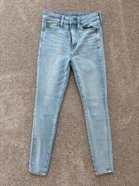 American Eagle Outfitters Light Wash Women’s Skinny Jeans